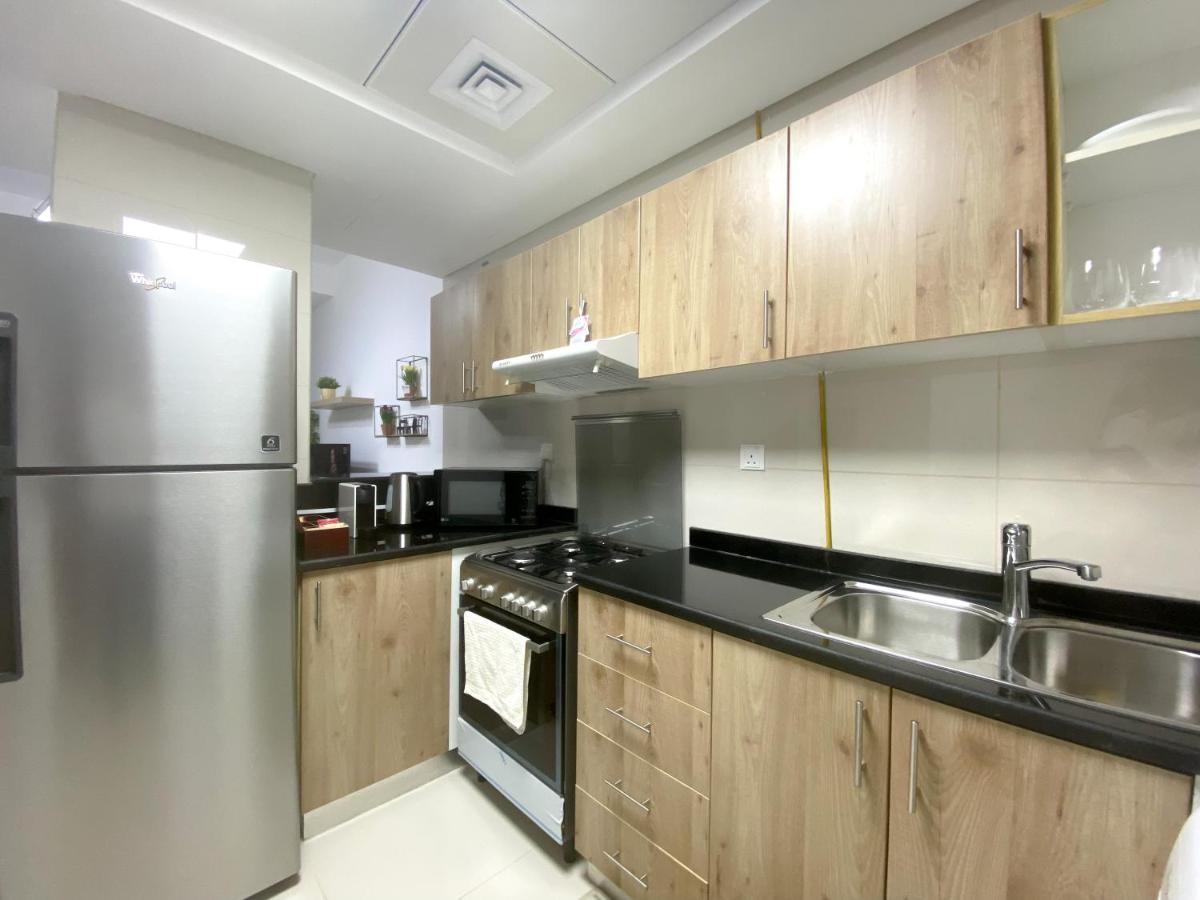Walk To The Beach Or Enjoy The Amazing View From The Balcony Apartment Dubai Exterior photo