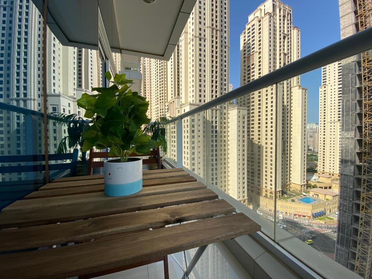 Walk To The Beach Or Enjoy The Amazing View From The Balcony Apartment Dubai Exterior photo