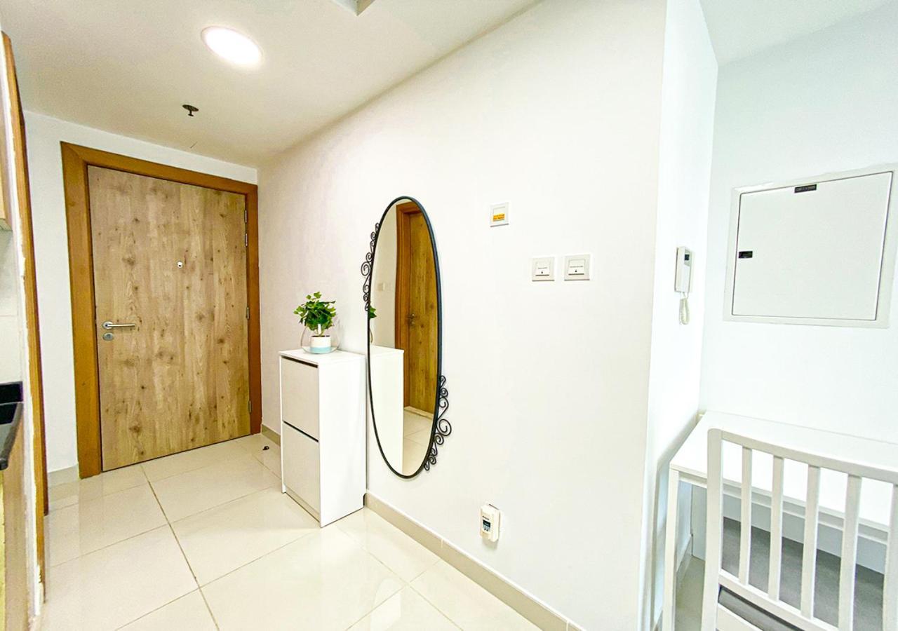 Walk To The Beach Or Enjoy The Amazing View From The Balcony Apartment Dubai Exterior photo