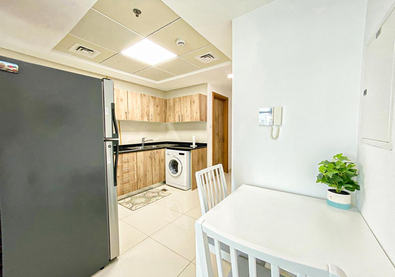 Walk To The Beach Or Enjoy The Amazing View From The Balcony Apartment Dubai Exterior photo