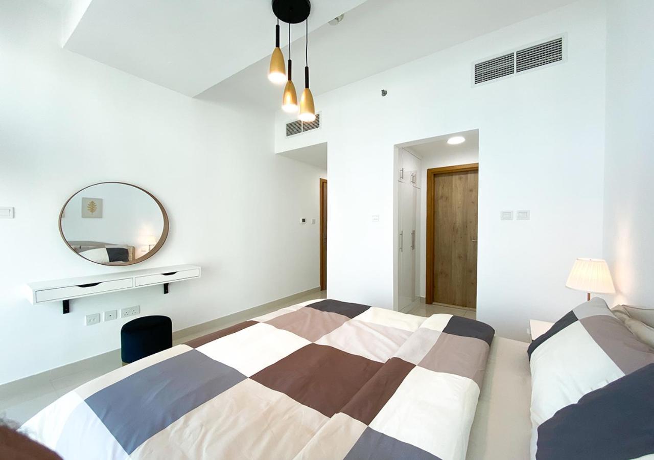 Walk To The Beach Or Enjoy The Amazing View From The Balcony Apartment Dubai Exterior photo