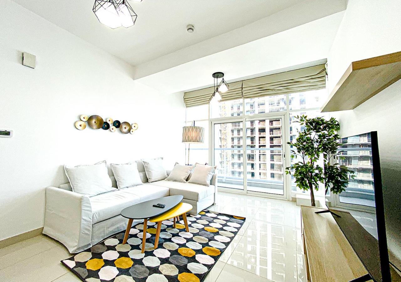 Walk To The Beach Or Enjoy The Amazing View From The Balcony Apartment Dubai Exterior photo